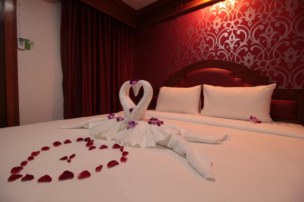 Taj Phuket Inn Patong Exteriör bild